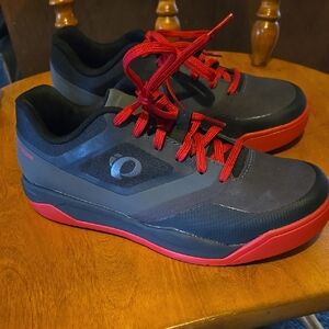 Pearl Izumi Men's Black and Red Cycling Shoes